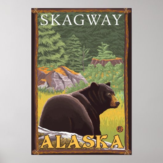 Zwart Beer in de bosbouw - Skagway, Alaska Poster (Voorkant)