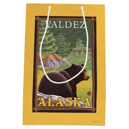 Zwart Beer in de bosbouw - Valdez, Alaska Medium Cadeauzakje (Achterkant)