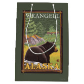 Zwart Beer in de bosbouw - Wrangell, Alaska Medium Cadeauzakje (Achterkant)