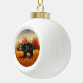 Zwart Beer in Herfstbos Keramische Bal Ornament (Rechts)