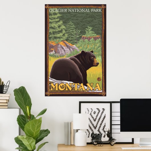 Zwart Beer in het bos - Nationaal Park Glacier, MT Poster (Thuiskantoor)