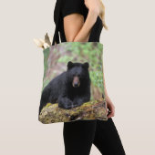 Zwart beer op een oud groeilogboek tote bag (Dichtbij)