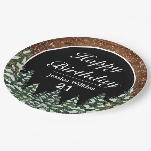 Zwart besneeuwd hout & bosden Gelukkige Verjaardag Papieren Bordje (Gekanteld)