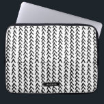 Zwart bijbehorend proefmodel laptop met speciale k laptop sleeve<br><div class="desc">Robuuste,  op maat gemaakte laptoptas met een zwart-wit ritueel patroon. Dit unieke object is perfect als cadeau.</div>