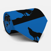 Zwart Blauw Lone Wolf Staande op een Heuvel Silhou Stropdas (Opgerold)