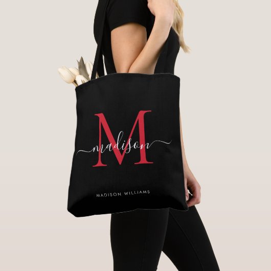 Zwart Bourgondisch Rood Monogram Script Naam Initi Tote Bag (Dichtbij)