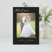 Zwart bruiloft eenvoudig 2 foto-elegant script bedankkaart (Staand voorkant)