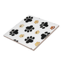 Zwart-bruine hondenpootjes