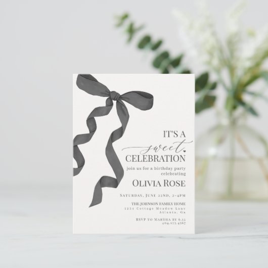 Zwart Coquette Bow Meisje Verjaardagsfeest Uitnodi Briefkaart (Staand voorkant)