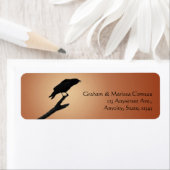 Zwart Crow Raven Vogelsilhouet Oranje achtergrond Etiket (Insitu)