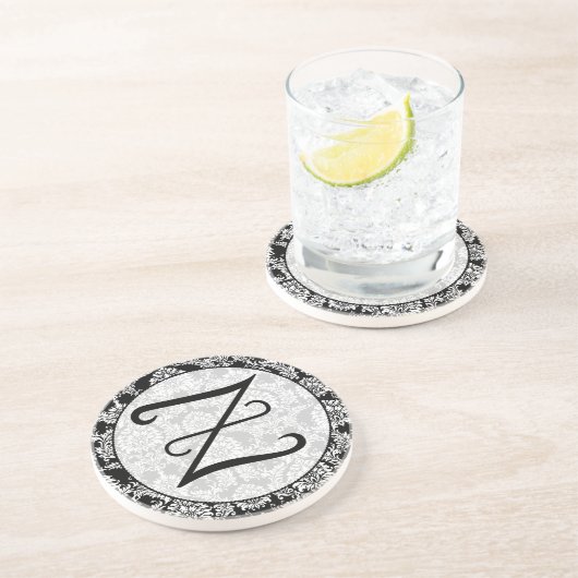 Zwart Damask Monogram Gepersonaliseerd Onderzetter (Zijkant)