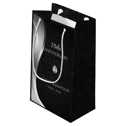 Zwart damast en zilveren werveling klein cadeauzakje (Achterkant Gekanteld)