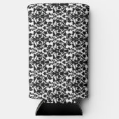 Zwart decoratief damast patroon wit seltzer blikjeskoeler (Voorkant)