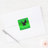 Zwart eiwit met reliëfdruk op groen chroomeffect vierkante sticker (Envelop)