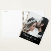 Zwart Elegant Foto Kalligrafie Bruiloft Planner (Display)
