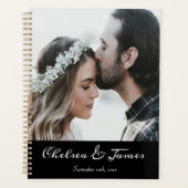 Zwart Elegant Foto Kalligrafie Bruiloft Planner (Voorkant)