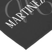 Zwart Elegant gepersonaliseerde achternaam | Naam Korte Tafelloper (Hoek)