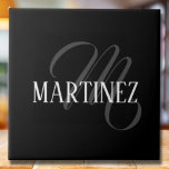 Zwart Elegant gepersonaliseerde achternaam | Naam Tegeltje<br><div class="desc">Zwart Elegant gepersonaliseerde naam. U kunt ervoor kiezen om jouw namen toe te voegen,  de naam van een geliefde of een speciaal bericht. Of het nu een oprecht geschenk is voor iemand die je dierbaar is of een persoonlijke traktatie,  de keuze is aan jou.</div>
