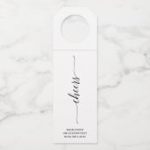 Zwart Elegant Minimaal Script Cheers Party Flessenhanger (Voorkant)
