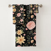 Zwart Elegant  Wildflower Roos Pattern Bad Handdoek (Insitu)
