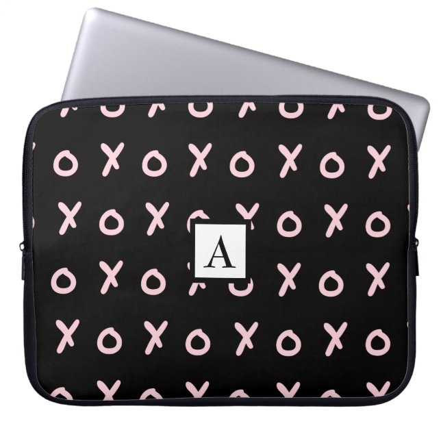 Zwart en Baby roze X O XO XO's Trendy Cute Laptop Sleeve (Voorkant)
