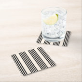 Zwart en beige vijf strips kartonnen onderzetters (Insitu)