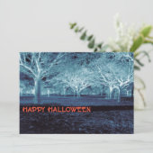 Zwart en blauw Halloween Party Enge Bossen Kaart (Staand voorkant)