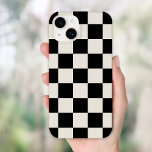 Zwart en Cream Retro Check Case-Mate iPhone 14 Hoesje<br><div class="desc">Trendy boho dambord print telefoonhoes in zwart en ivoor kleuren. Gebruik de ontwerpgereedschappen om je eigen monogram,  naam of andere tekst toe te voegen,  of verander de achtergrondkleur in creëer een unieke apparaatcover.</div>