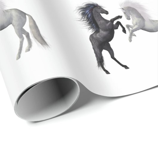 Zwart en een wit paard dat vecht cadeaupapier (Rol Hoek)