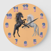 Zwart en een wit paard dat vecht grote klok (Voorkant)