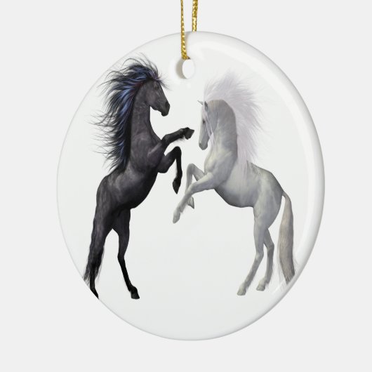 Zwart en een wit paard dat vecht keramisch ornament (Links)
