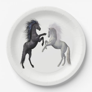 Zwart en een wit paard dat vecht papieren bordje