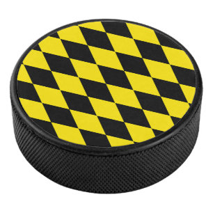 Zwart en geel Bavaria Diamond Flag Patroon Hockey Puck