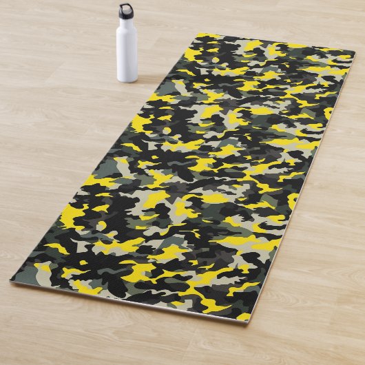 Zwart en geel camouflagepatroon yogamat (In situ)