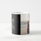 Zwart en goud 30e verjaardag moderne scriptfoto koffiemok (Center)