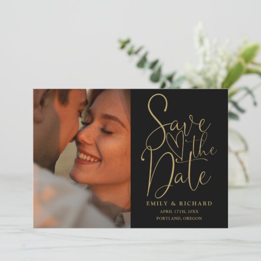 Zwart en goud bruiloft 2 foto Elegant script Save The Date (Staand voorkant)