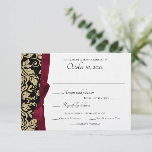 Zwart en goud Damask en Bourgondische Bow Response RSVP Kaartje (Staand voorkant)
