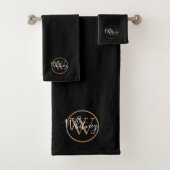 Zwart en Goud Elegant Script Monogram Bad Handdoek (Insitu)