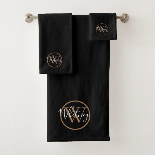 Zwart en Goud Elegant Script Monogram Bad Handdoek (Insitu)