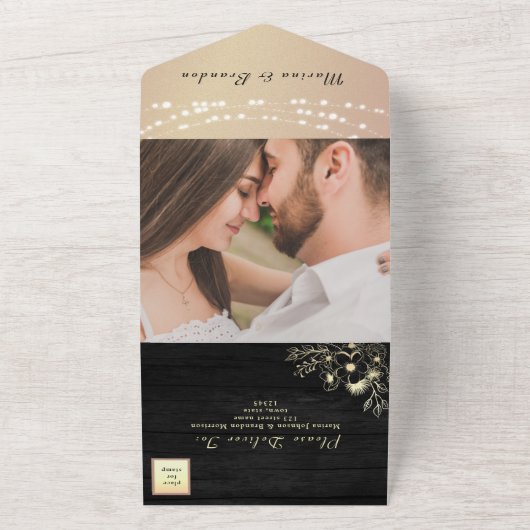 Zwart en goud Fairy Lights bruiloft All In One Uitnodiging (Buitenkant)