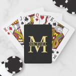 Zwart en goud - Gepersonaliseerd Monogram en naam Pokerkaarten<br><div class="desc">Gepersonaliseerde monogram- en naamcadeautjes met gouden gepersonaliseerde monogram in klassieke stijl van het serif lettertype met naamdoos in het midden van het monogram op zwarte achtergrond. Perfect als vaderdag cadeautjes voor vader, cadeaus voor grootvader, echtgenoot, groom, beste man, groomsmen en nog veel meer. Gelieve te merken op: De details van...</div>