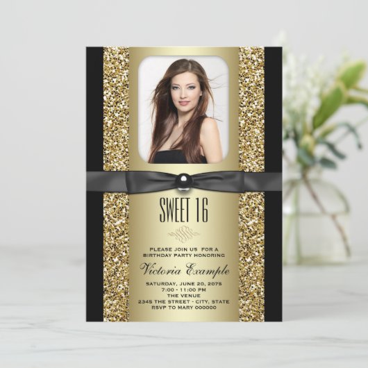Zwart en Goud Glitter Sweet 16 Party Kaart (Staand voorkant)