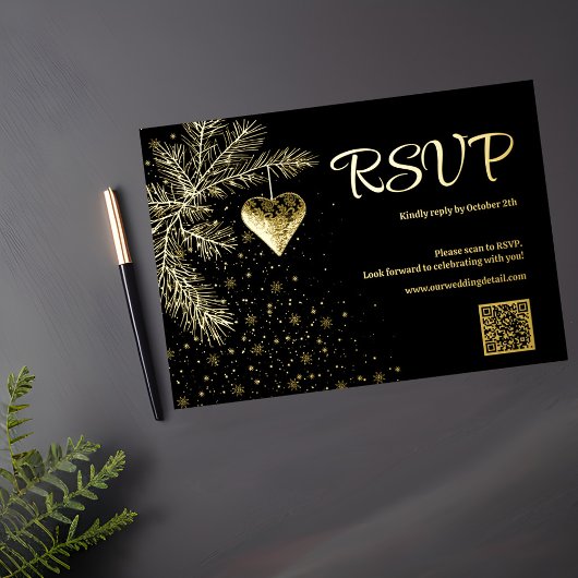 Zwart en Goud Kerstmis Bruiloft QR code RSVP Folie Feestdagenkaart