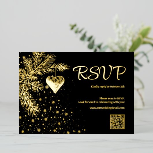 Zwart en Goud Kerstmis Bruiloft QR code RSVP Folie Feestdagenkaart (Staand Voorkant)