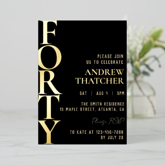 Zwart en Goud Man Verjaardag Folie Uitnodiging (Staand Voorkant)