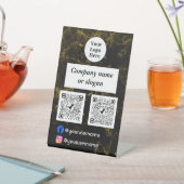 Zwart en goud marmer reclamebord met voetstuk (Insitu)