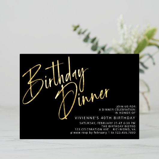 Zwart en Goud | Modern Elegant verjaardagsdiner Folie Uitnodiging (Staand Voorkant)