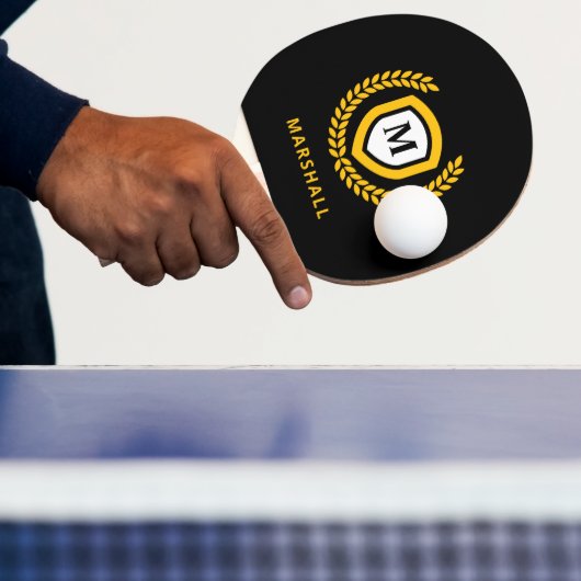 Zwart en Goud Monogram Logo Crest Tafeltennisbatje (Insitu)