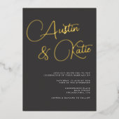 Zwart en goud oversized script typografie bruiloft folie uitnodiging (Voorkant)