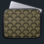 Zwart en Goud Posh Deco Fan Patroon Laptop Sleeve<br><div class="desc">Dit prachtige art deco-motief heeft een gouden waaierpatroon tegen een zwarte achtergrond.</div>